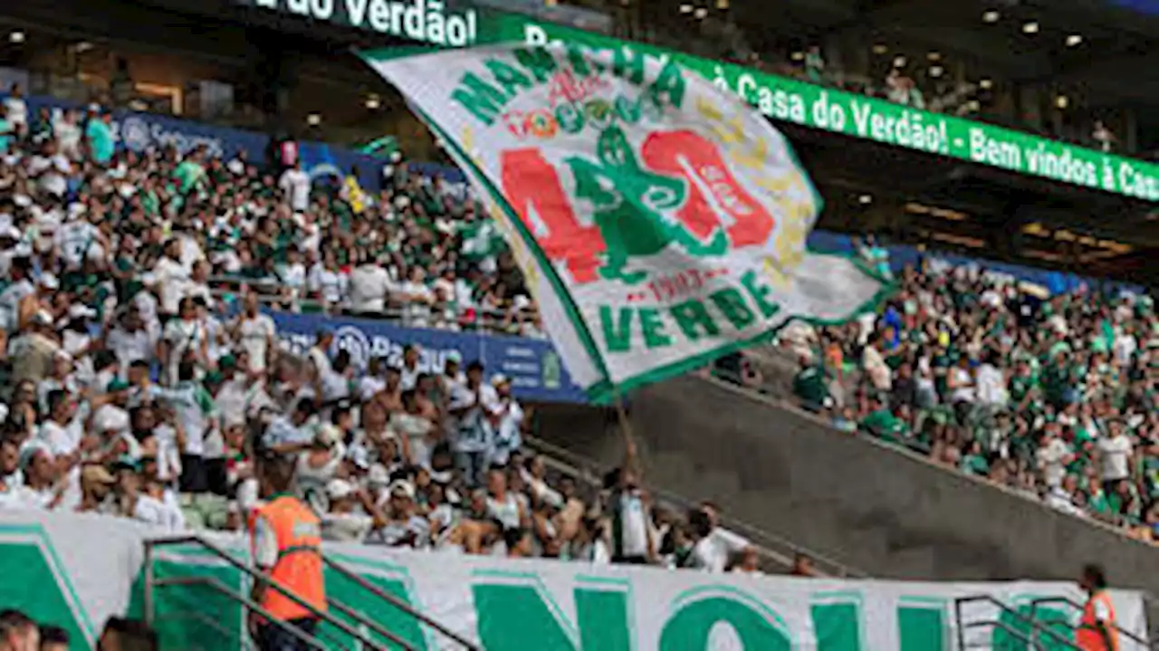 Torcida organizada do Palmeiras protesta contra Leila Pereira e cita compra de avião