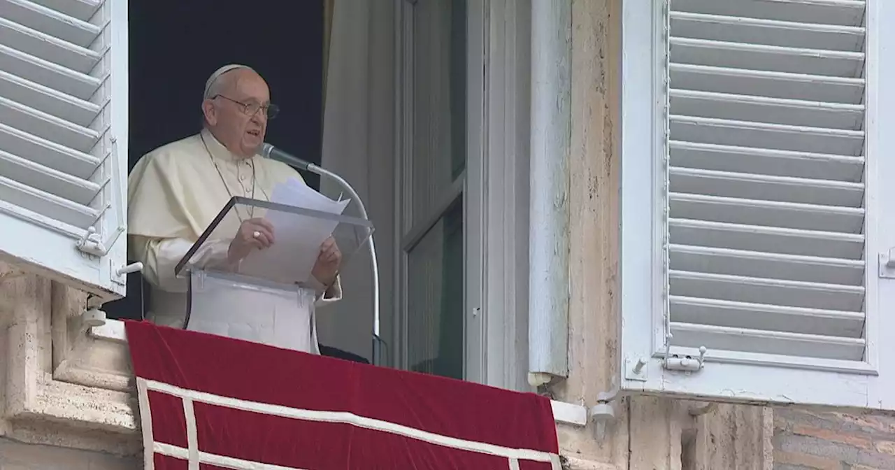 L'Angelus del Papa: 'Abbiamo bisogno di persone vere, come San Pietro e Paolo'