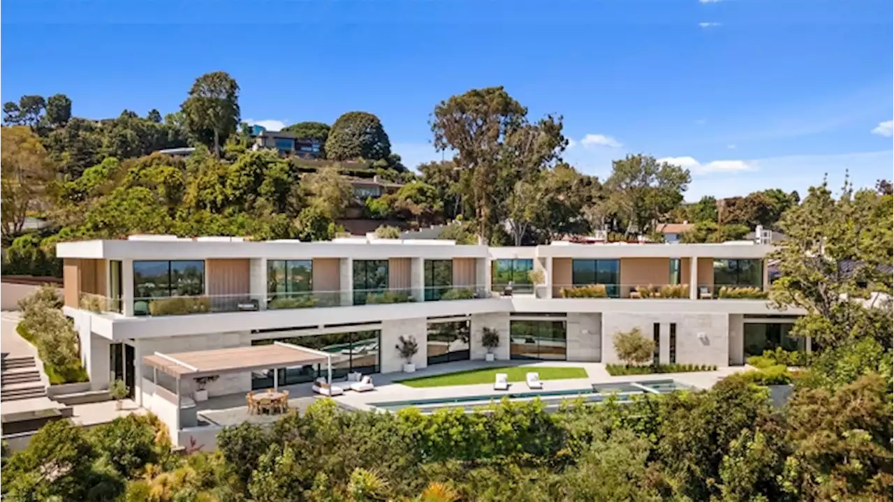 This $30 Million L.A. Mansion Comes With Breathtaking Ocean Views and a Giant Infinity Pool