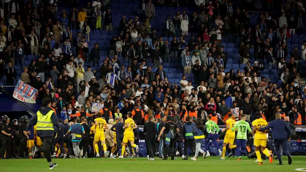 Competición cierra dos partidos el campo del Espanyol por la invasión de campo