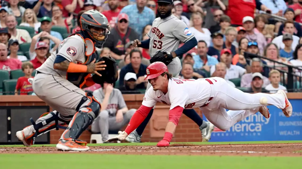 The Astros beat the Cardinals 10-7