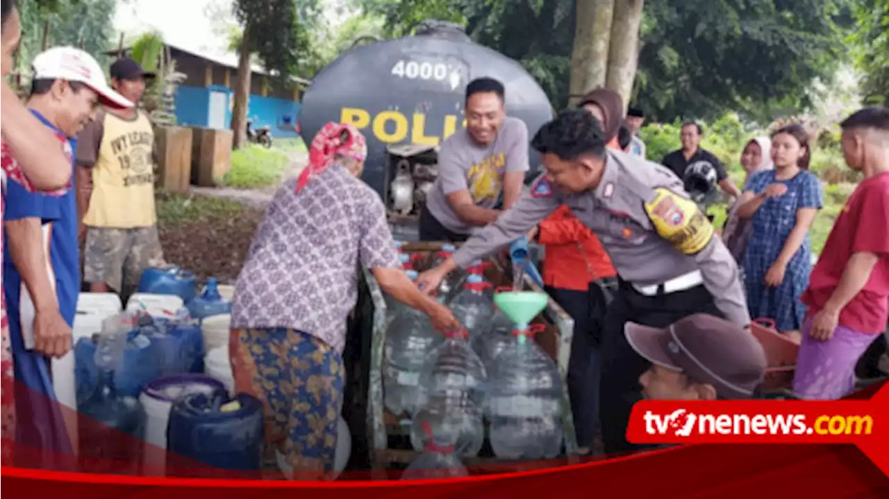 Atasi Krisis Air Bersih, Polisi Distribusikan Bantuan ke Warga Singosari Malang