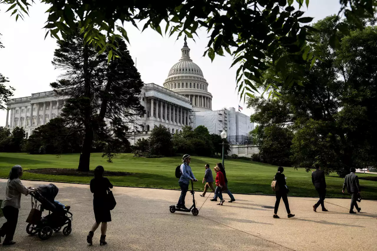 Wave of gun arrests on Capitol Hill, as tourists return