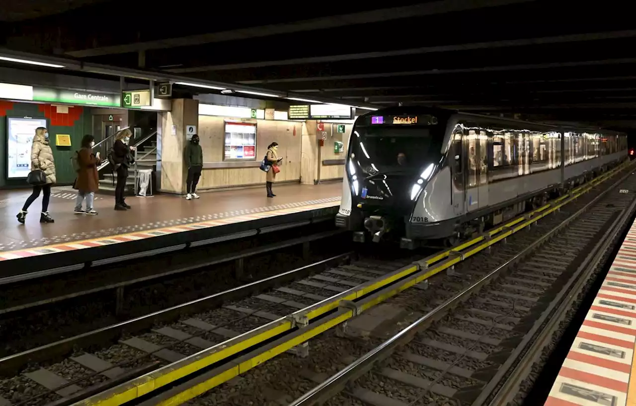 Un homme décède la tête coincée dans un rideau métallique à Bruxelles