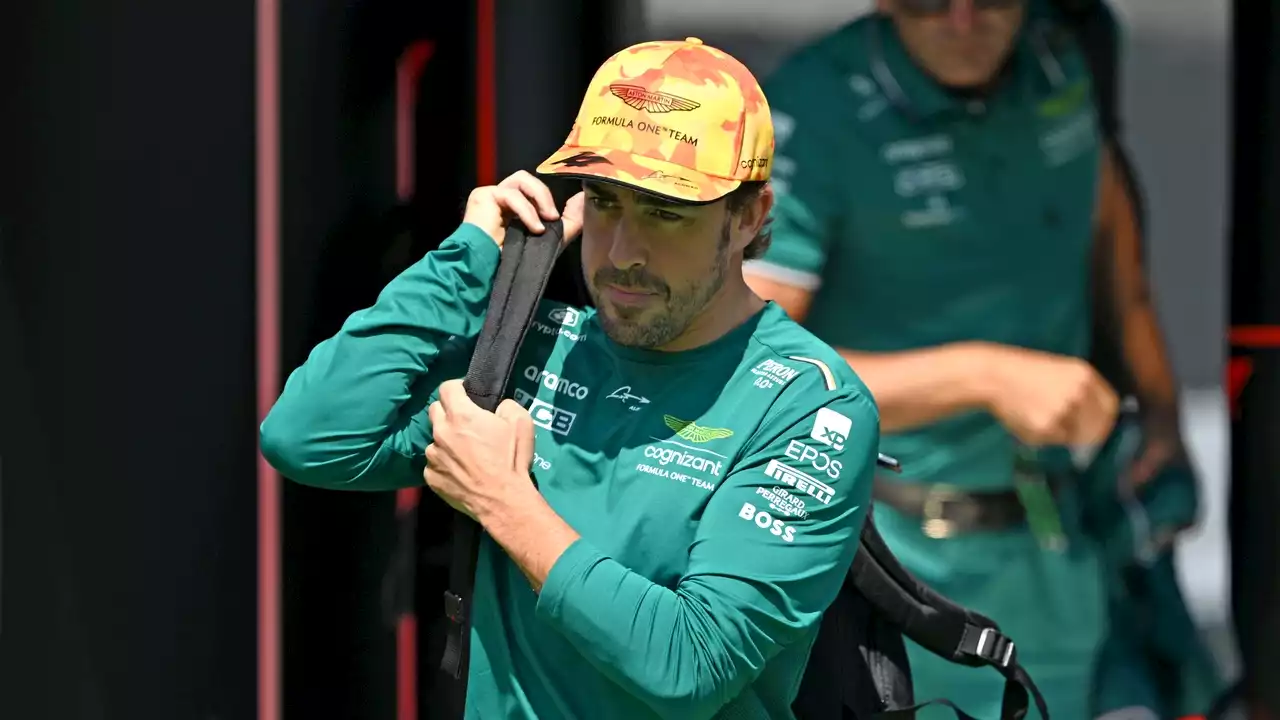 Fernando Alonso, optimista e irónico tras un mal día: 'Si acabamos en el podio nos fumamos...'