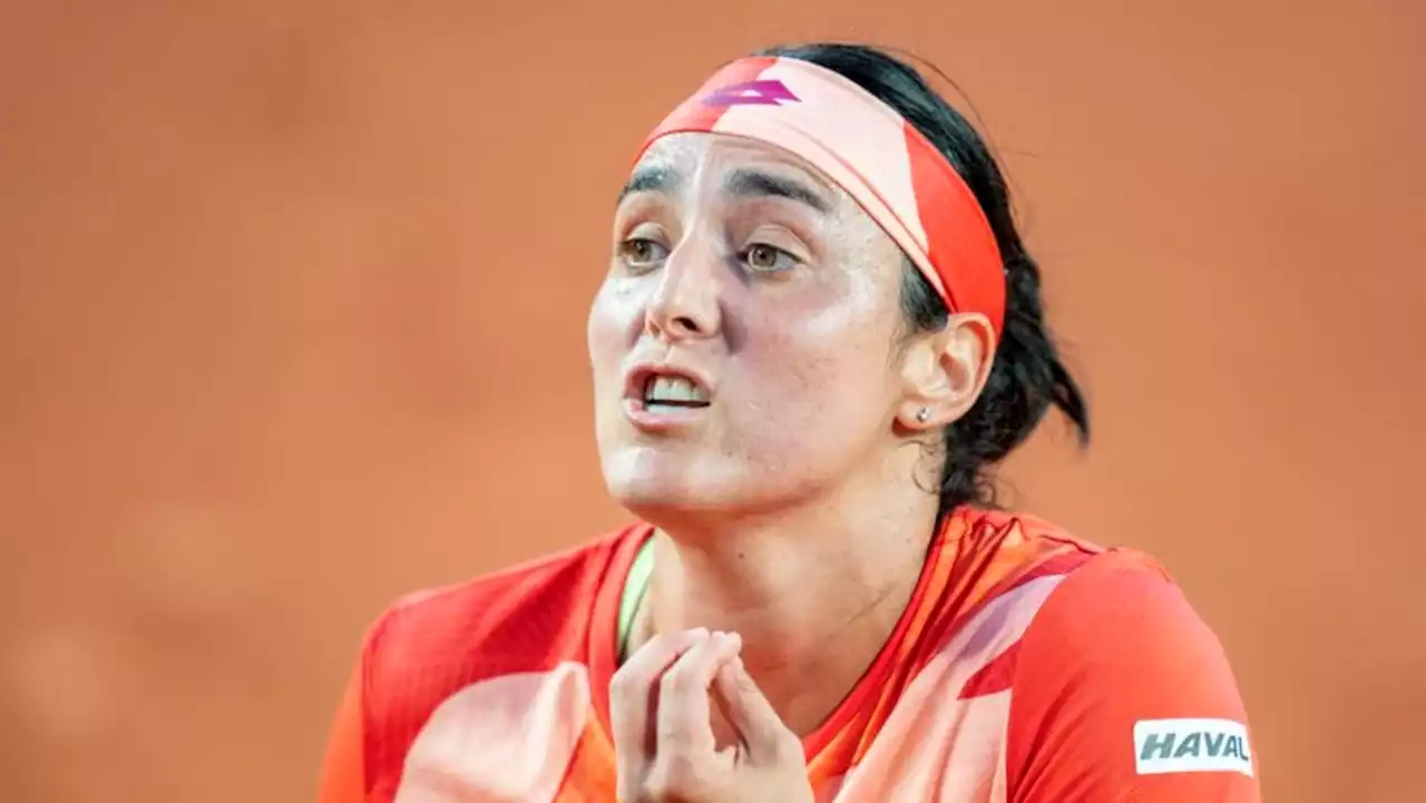 Jabeur overcomes slow start to reach French Open fourth round