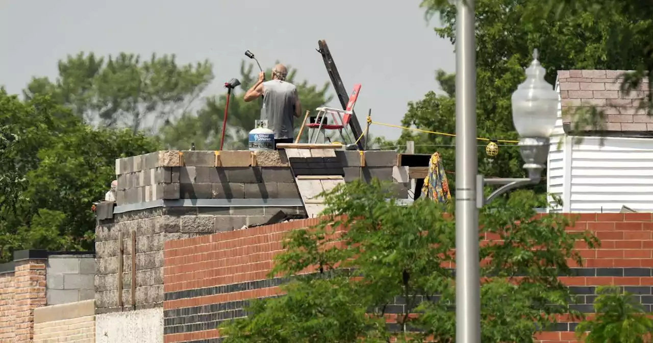 Armed man on roof prompts SWAT situation on West Side