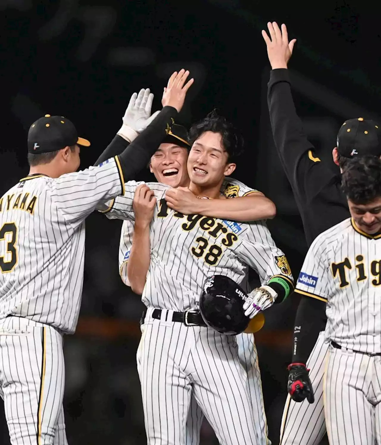 阪神サヨナラ勝ちで「小幡」がトレンド賑わす 「よく勝った」「明日からスタメン」「みんなのミス救った」/デイリースポーツ online