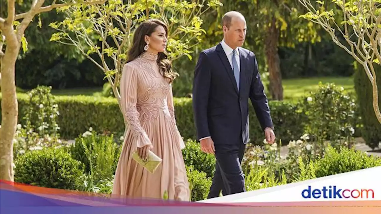 Kate Middleton Anggun Pakai Gaun Pink di Pernikahan Pangeran Yordania