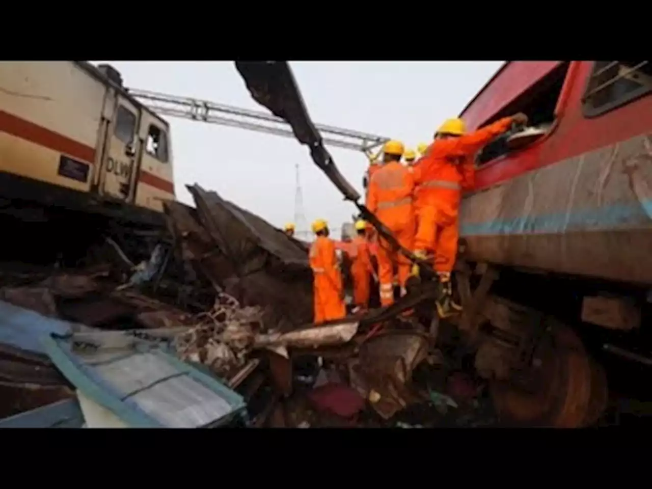 El peor accidente de tren del siglo XXI en la India deja 288 muertos