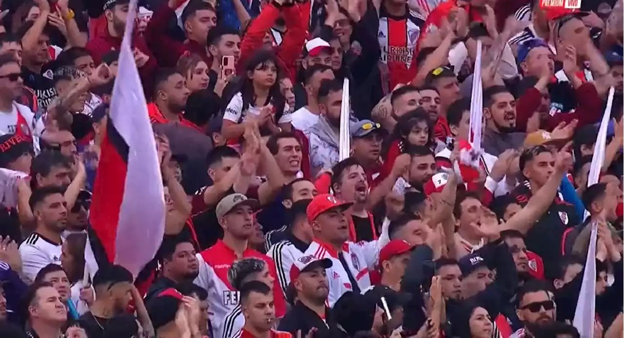 Hincha de River muere al caer de la tribuna en pleno partido de su equipo