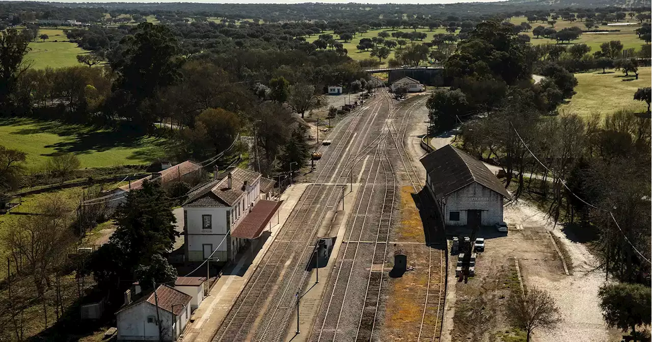 Só duas automotoras fabricadas há 70 anos ligam Portalegre à ferrovia nacional