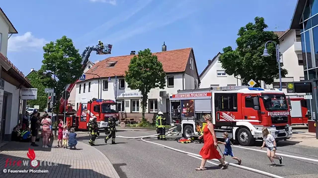 D: Vollbrand eines Zimmers in Wohnhaus in Pforzheim