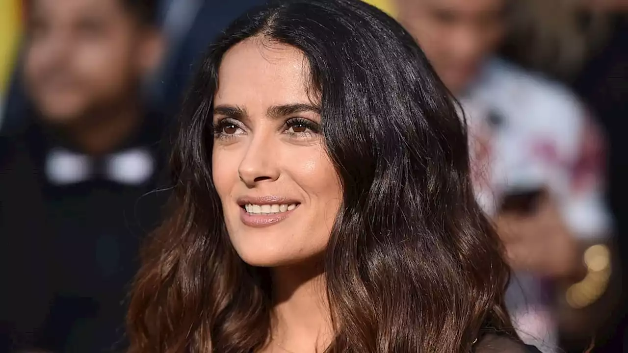 Salma Hayek goes au naturel for filter-free bedroom photo