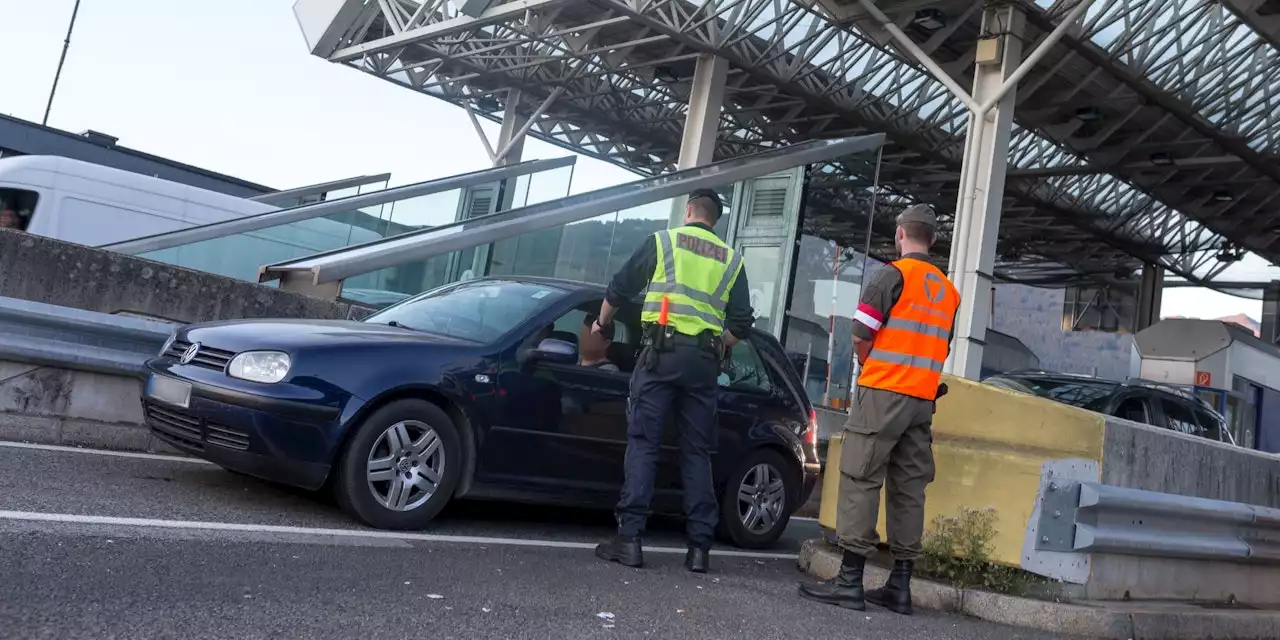 Bande schleppte hunderte Menschen im Zug über Grenze