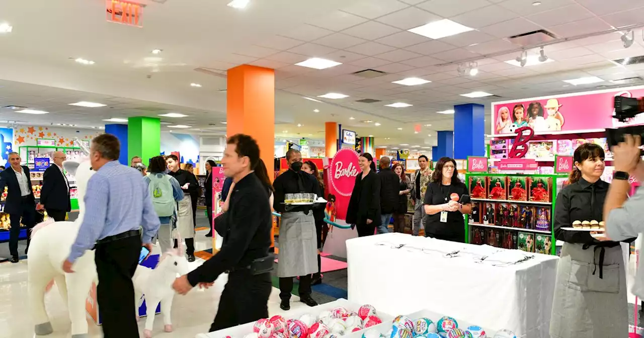 This Iconic ‘90s Store From Your Childhood Is Making A Comeback