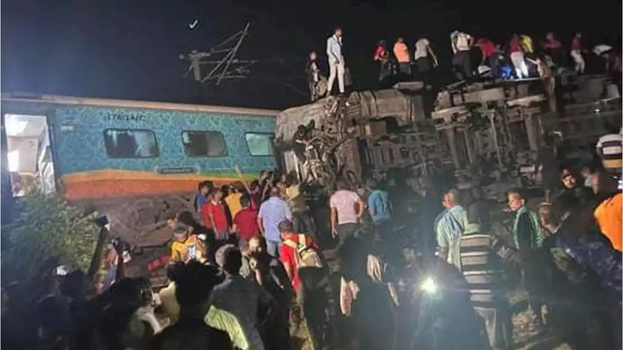 Elevan a 288 el número de muertos y a 900 heridos por el accidente múltiple de trenes en Odisha, India