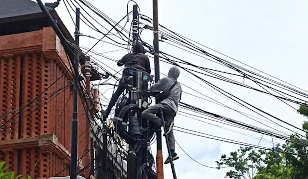 Kabel Wifi Ilegal Meresahkan, Menempel di Tiang Listrik PLN Dirugikan