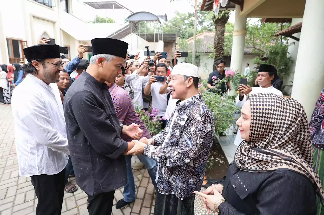 Ganjar Pranowo Disambut Nyai dan Santri Ketika Berkunjung ke Ponpes Buntet Cirebon