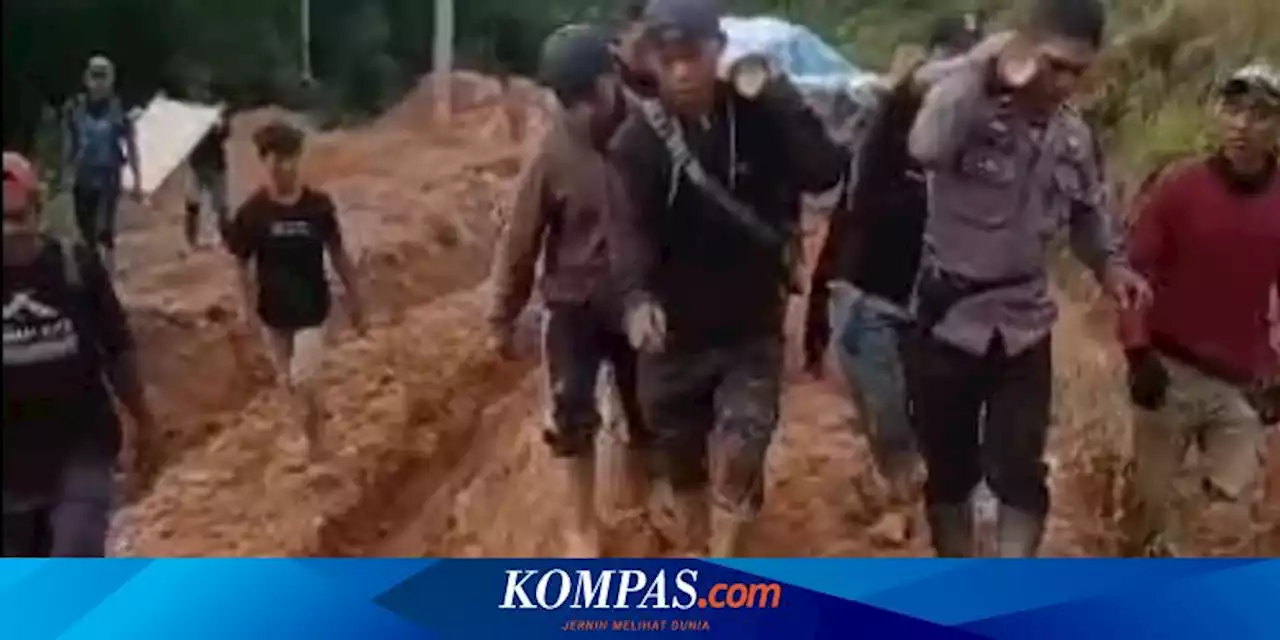 Meninggal di Warung, Jenazah Tukang Ojek di Luwu Utara Ditandu 6 Km karena Jalan Rusak