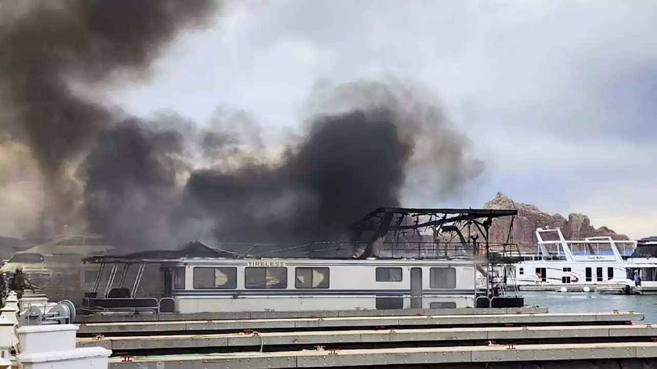 Houseboats catch fire at Lake Powell