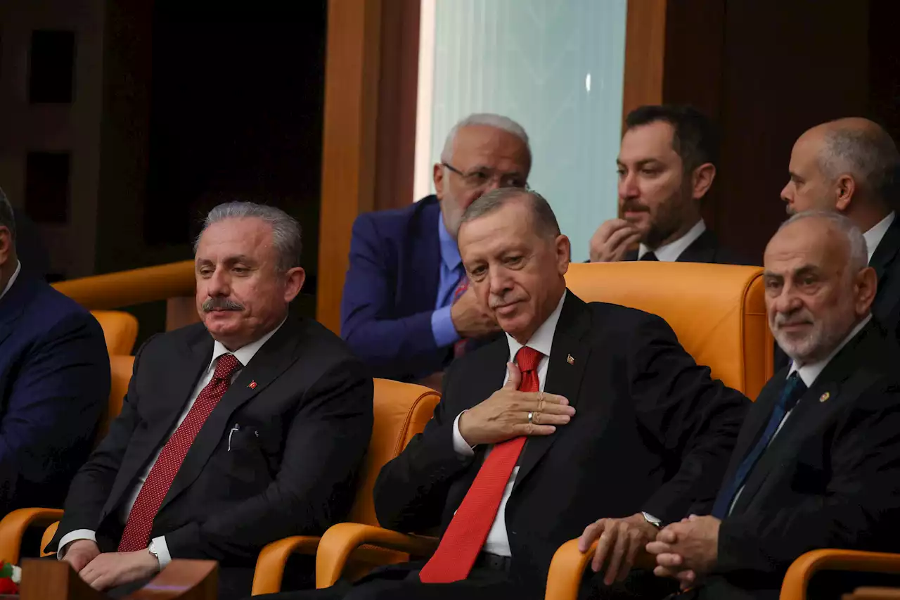 Erdogan jura esta tarde su cargo de presidente y revalida su tercer mandato al frente de Turquía