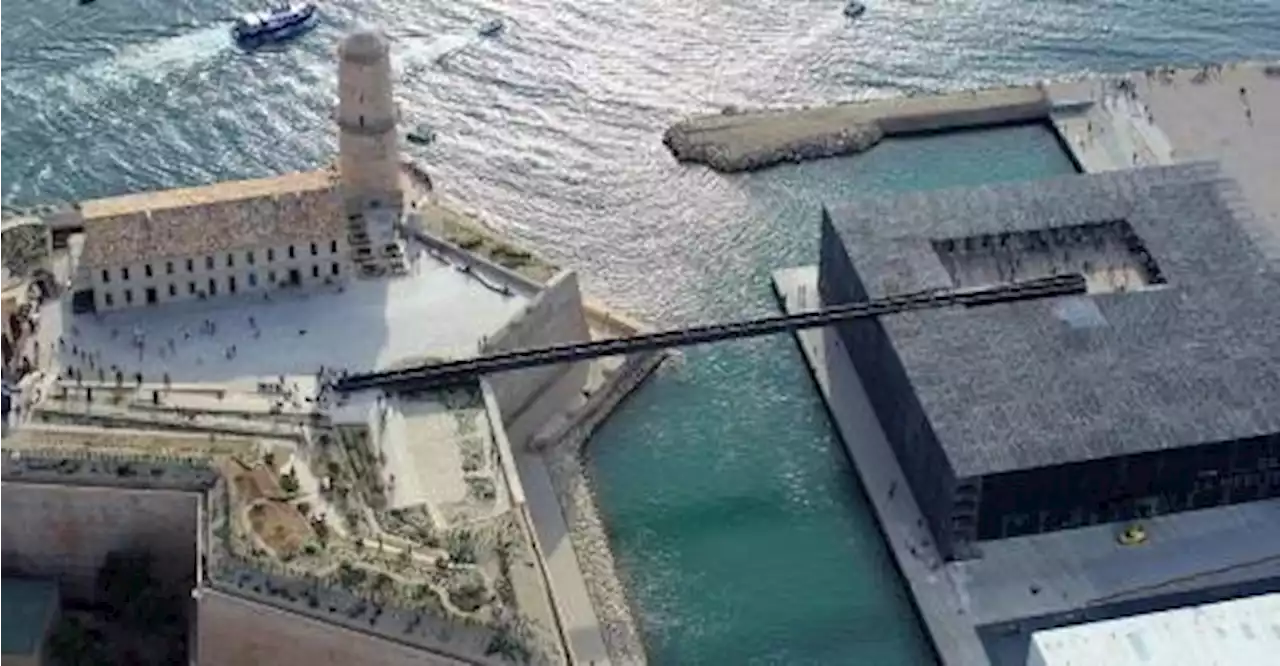 Au Mucem, la balade des gens heureux