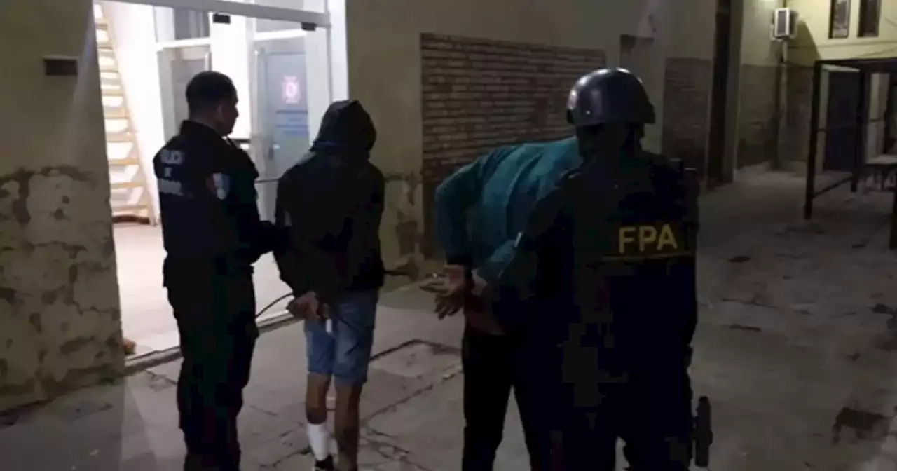 Detuvieron a dos adolescentes tras amenazar a policías con una pistola | Sucesos | La Voz del Interior