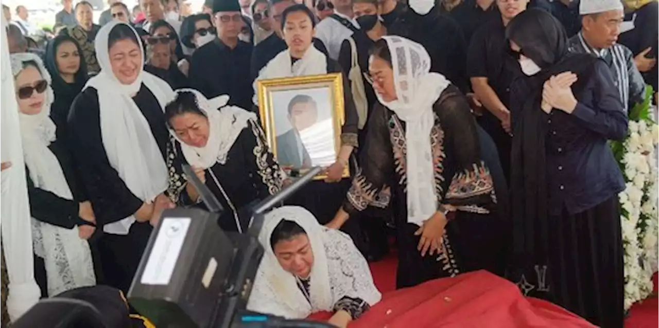 Ayah Mertua Puan Maharani Dimakamkan di TPU Tanah Kusir, Begini Suasana Pemakaman | merdeka.com