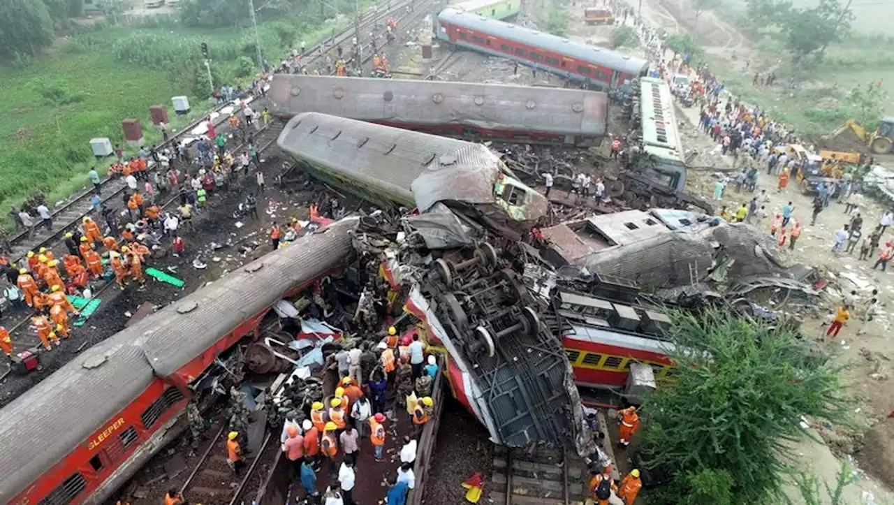 Le bilan s'alourdit en Inde : près de 300 morts et 850 blessés dans une terrible collision entre deux trains