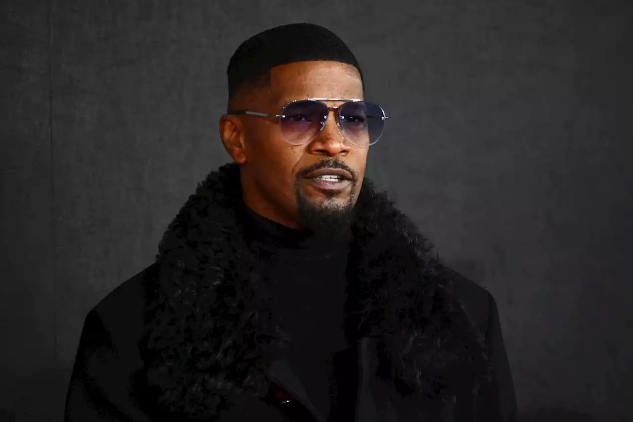 Fact Check: Was Jamie Foxx left 'paralyzed and blind' by COVID vaccine?