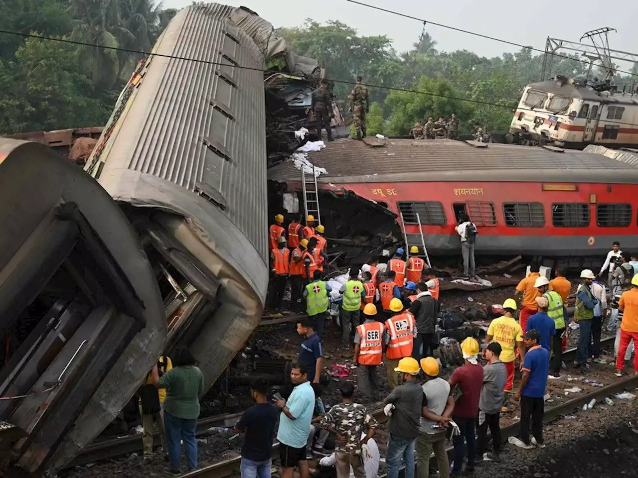 India train crash kills over 280, injures 900 in one of nation's worst rail disasters