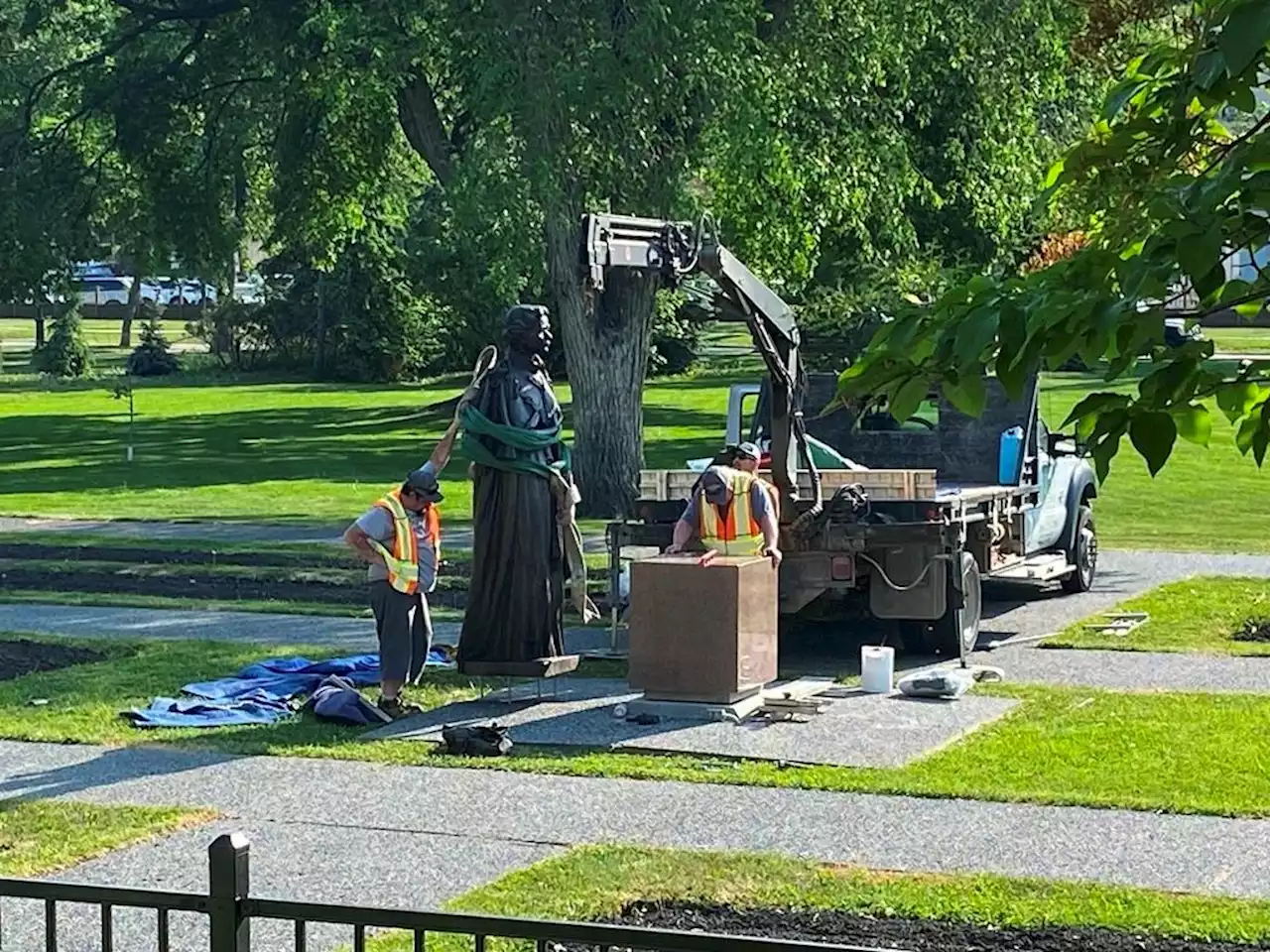 Statue of Queen Elizabeth repaired and reinstalled, two years after vandalism