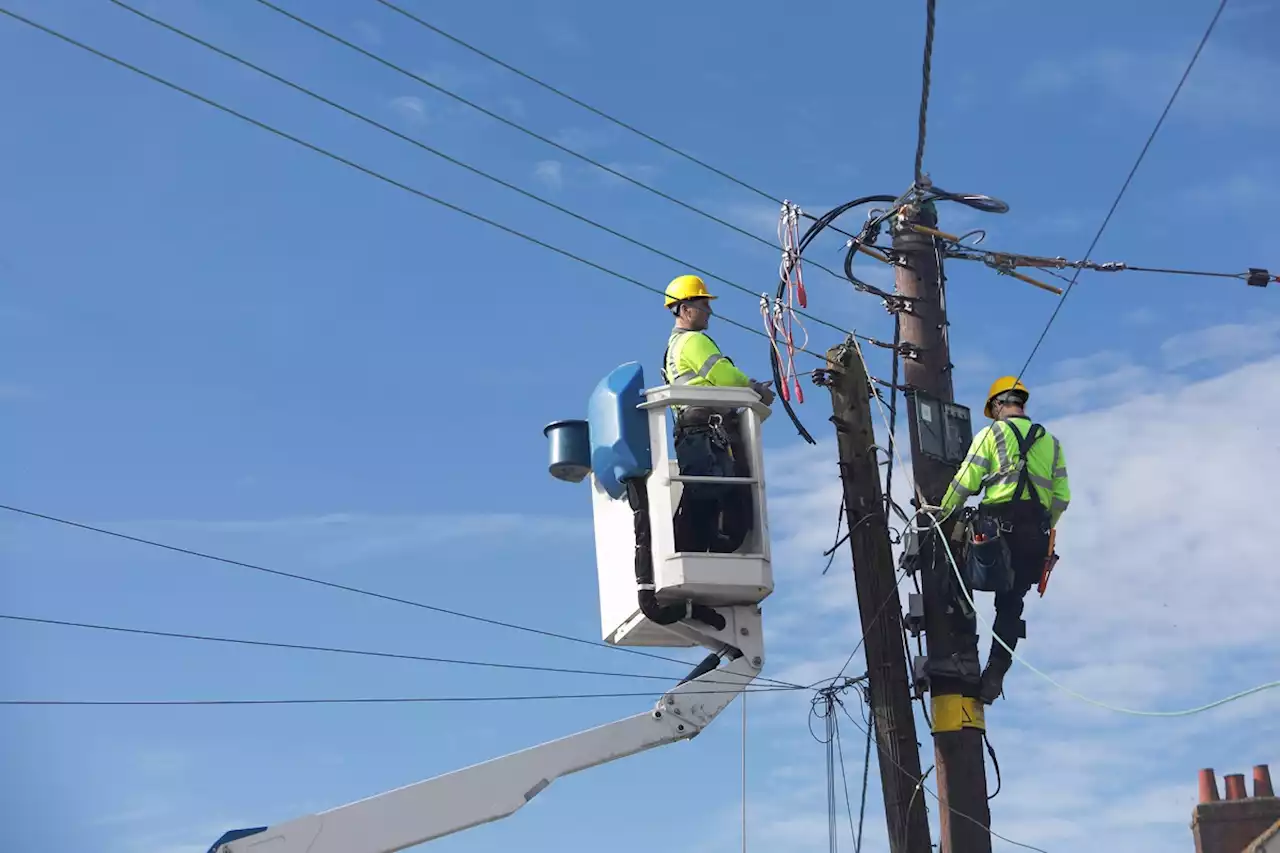 Trabajador de empresa de energía se electrocutó mientras hacía arreglos en un poste - Pulzo