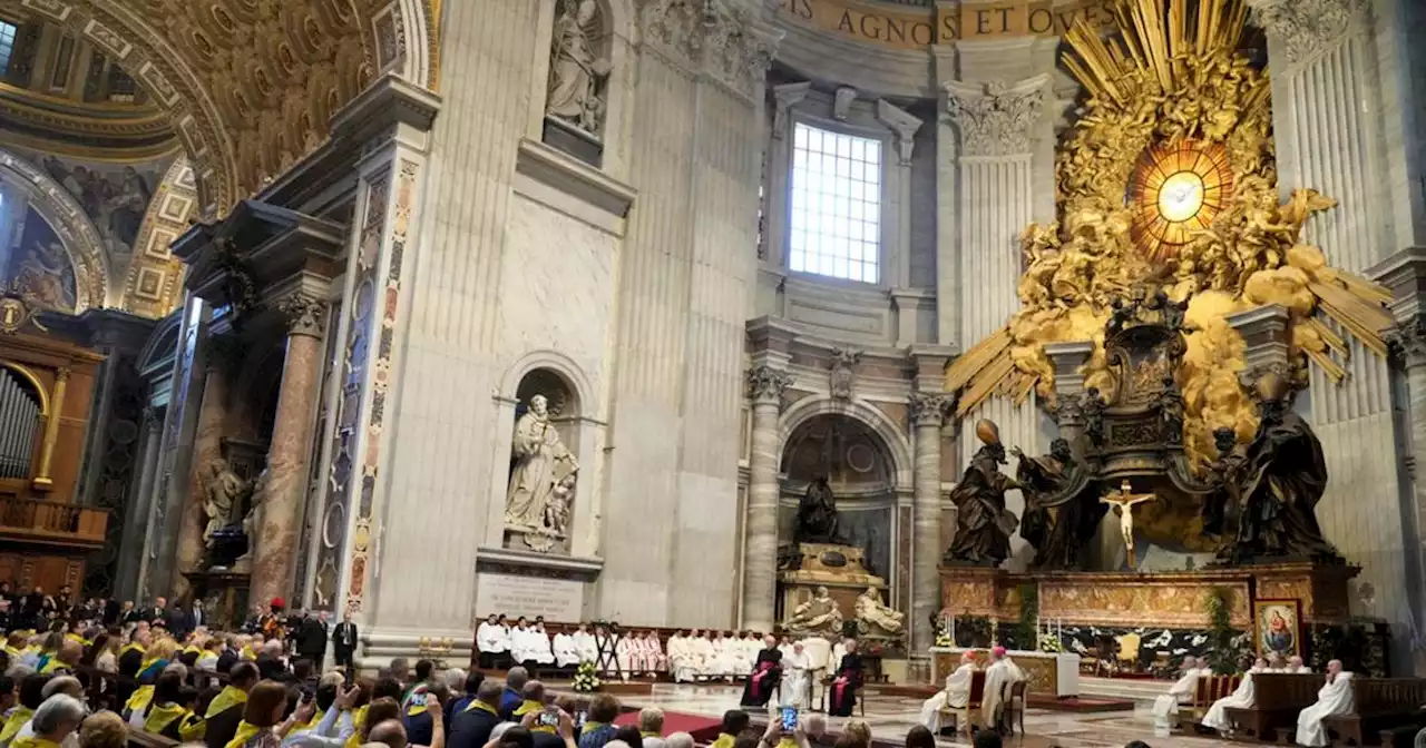 Profanato l'altare di San Pietro, oggi la messa per il rito penitenziale in Basilica