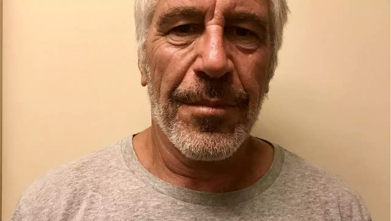 Angosciato, insonne, in un angolo della cella: gli ultimi giorni di Jeffrey Epstein