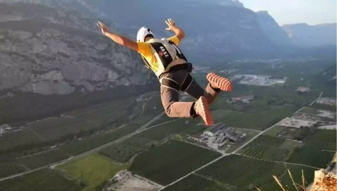 Trento, base jumper inglese muore dopo un lancio nella Val Trementina