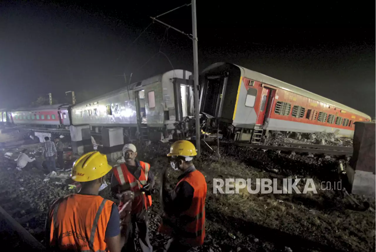 Dua Kereta Bertabrakan Ratusan Tewas di India |Republika Online