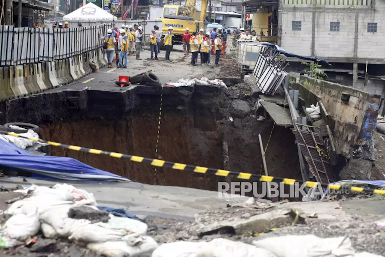 Jembatan Cikereteg Penghubung Bogor-Sukabumi Ditutup Total Mulai Senin |Republika Online