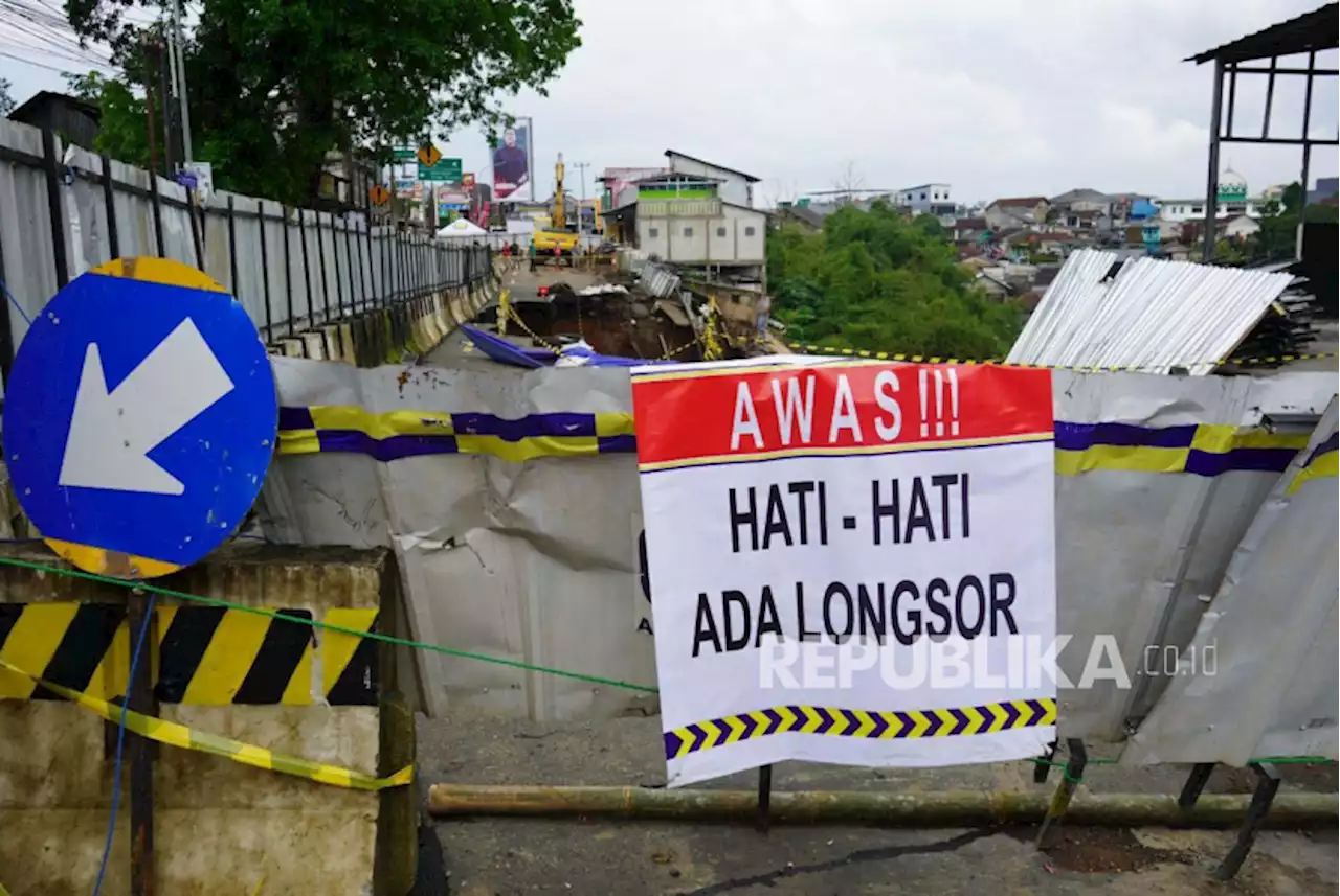 Mulai Senin, Jembatan Cikereteg Penghubung Bogor-Sukabumi Ditutup Total  |Republika Online