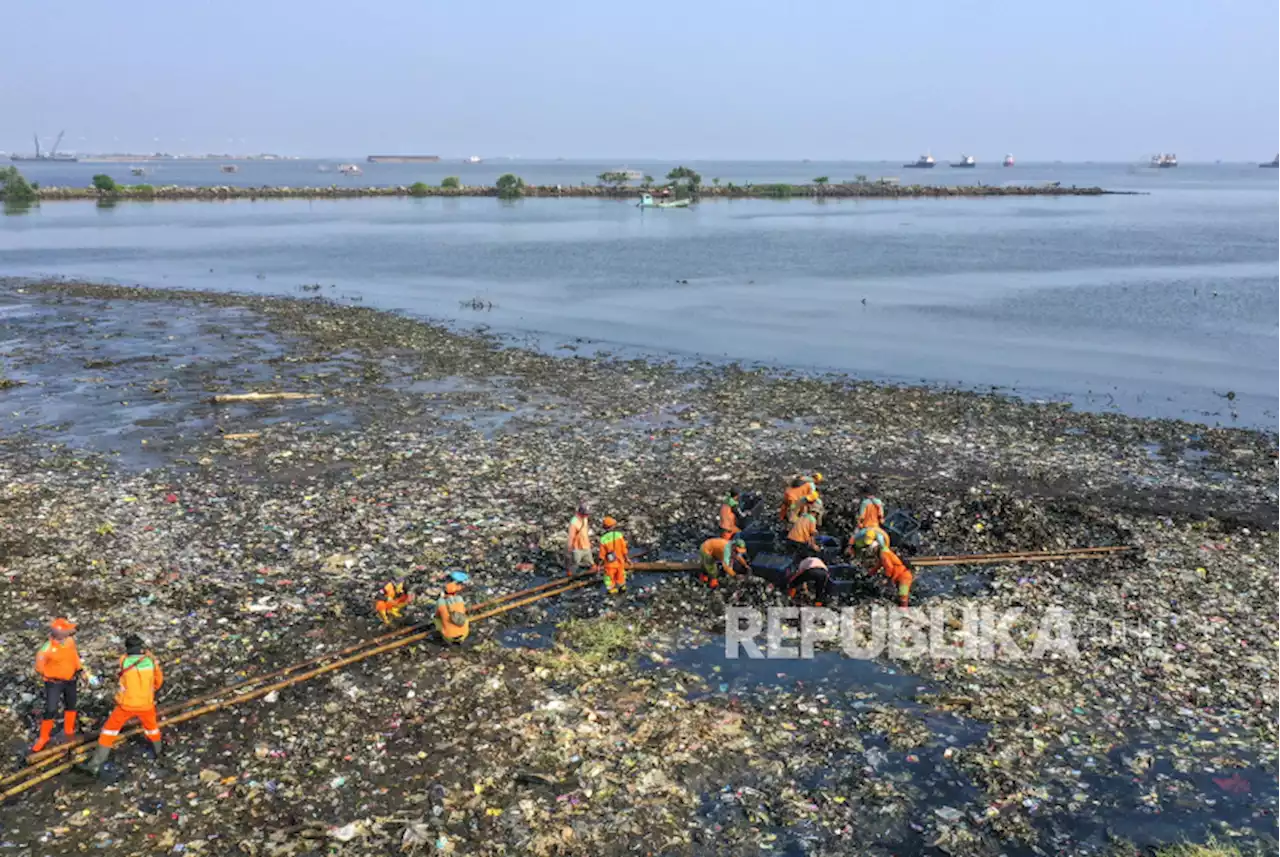 Sampah Plastik Jelang Peringatan Hari Lingkungan Hidup Sedunia |Republika Online