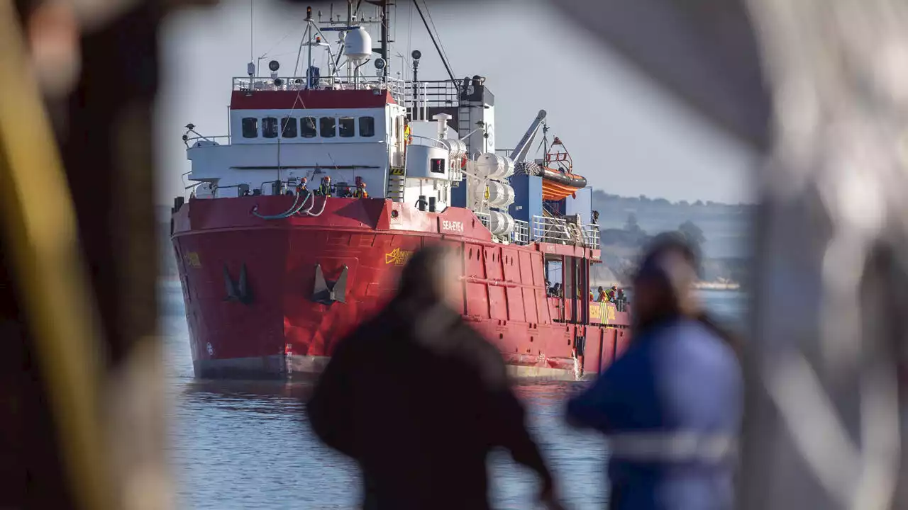 Italie: deux navires d'ONG de secours aux migrants immobilisés par les garde-côtes