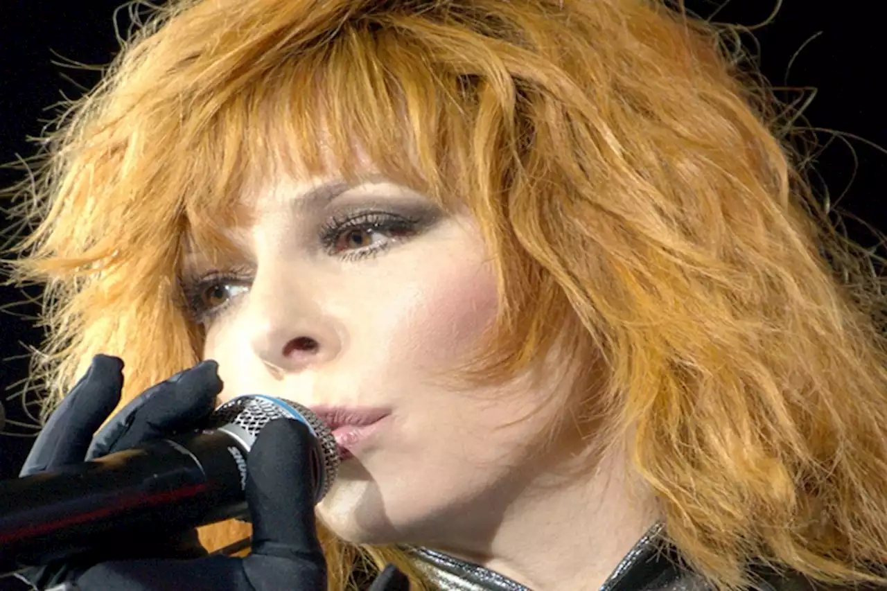 Pourquoi Mylène Farmer est la plus discrète et la plus populaire des chanteuses françaises