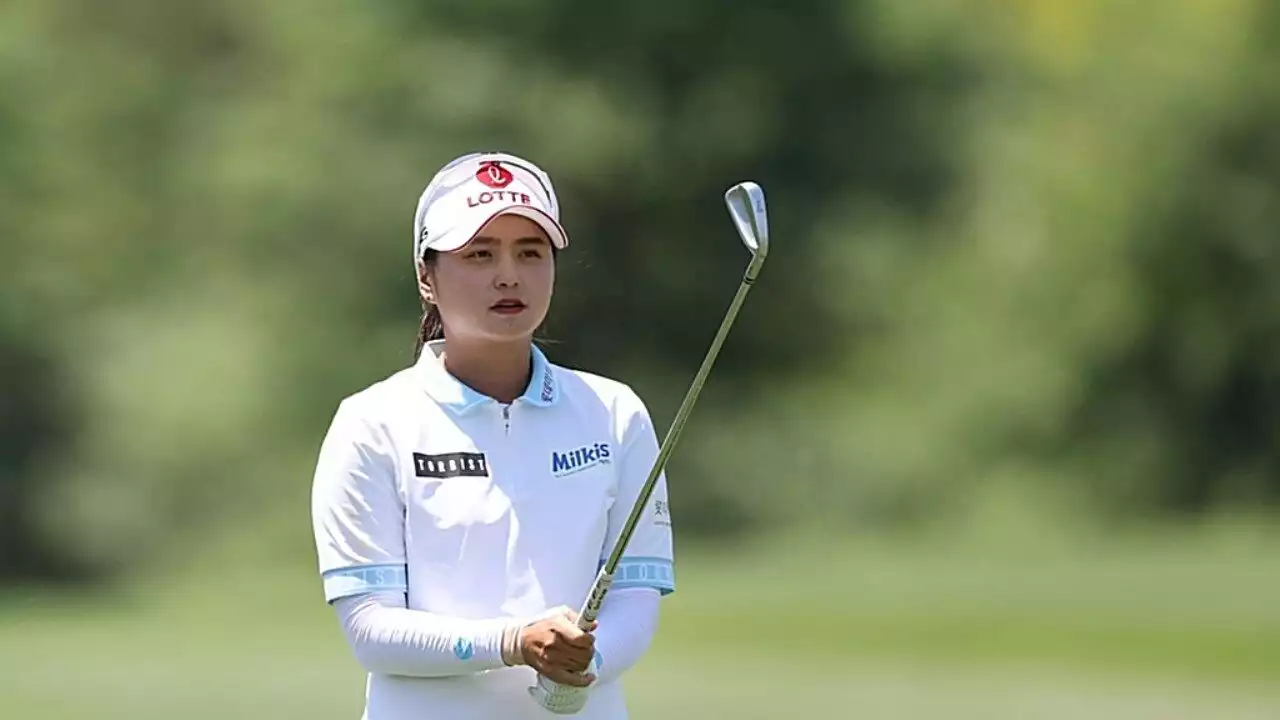 최혜진, KLPGA 롯데오픈 3R 3타 차 선두…통산 11승 도전