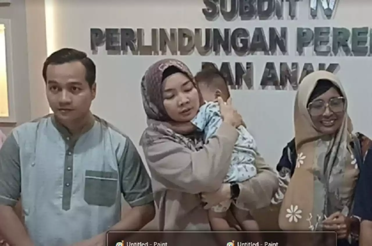 Bayi Laki-laki Ditemukan di Atas Trotoar Resmi Diadopsi Pasangan Polisi Polda Sumsel