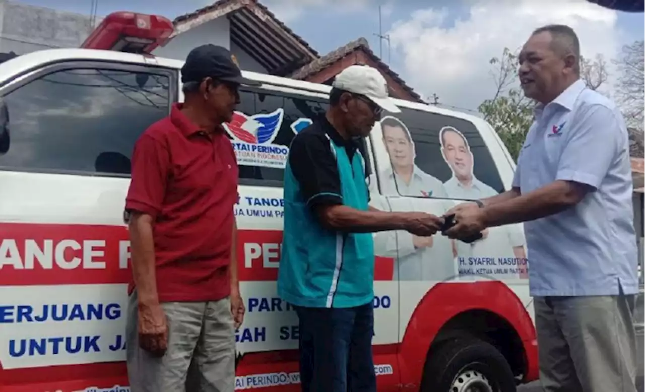 Wakil Ketua Umum DPP Partai Perindo Syafril Nasution Serahkan Bantuan Mobil Ambulans ke Warga Salatiga