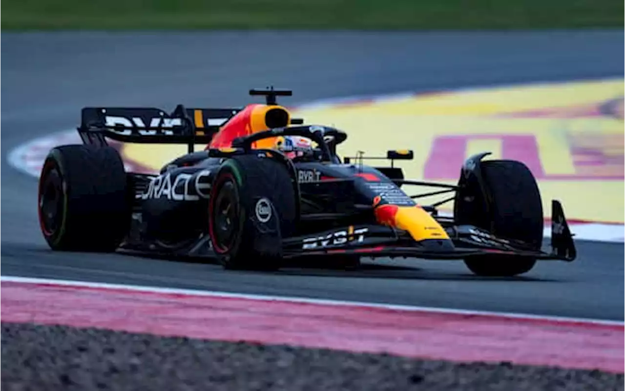 Formula 1, Gp Spagna: Max Verstappen in pole, seconda Ferrari di Sainz