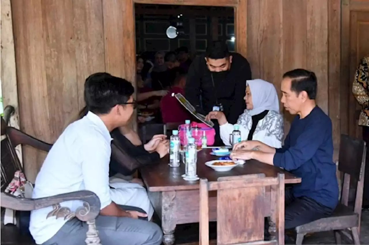 Liburan di Jogja, Presiden Jokowi Kunjungi Warung Kopi Klotok