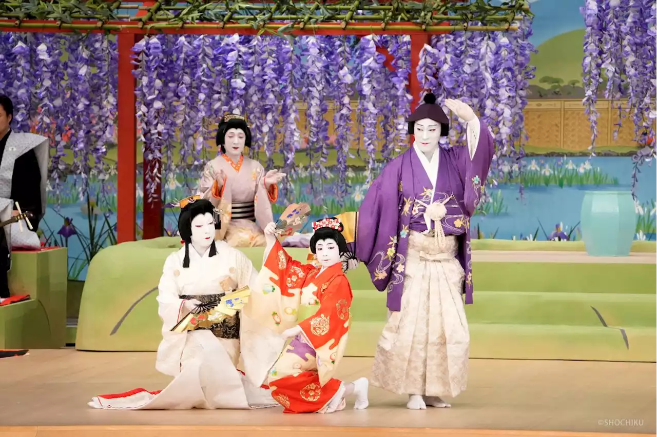 10-year-old Kabuki actor's debut breaks Japanese theatre traditions