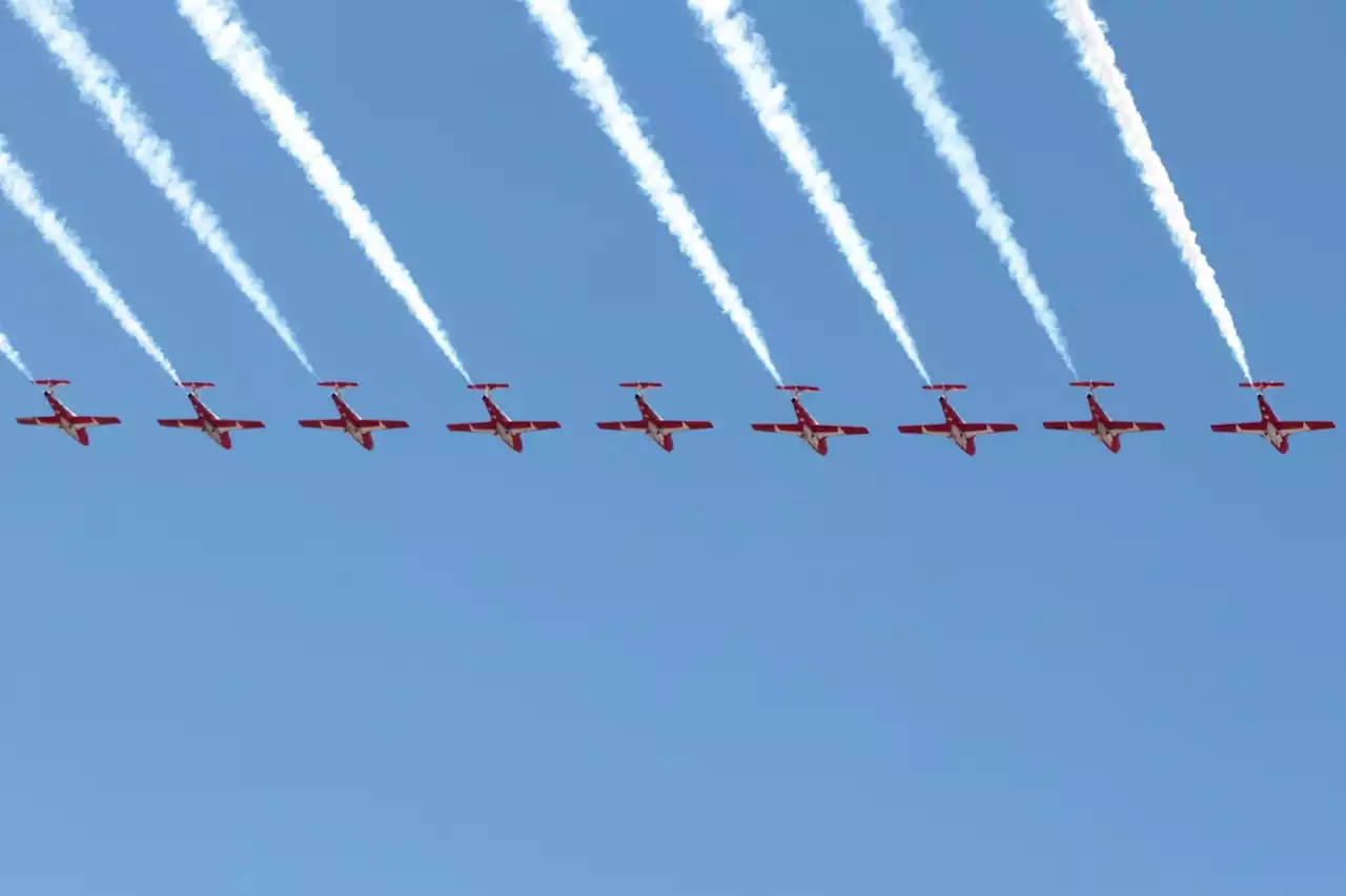 Thousands gather to watch Snowbirds' dazzling aerobatics display